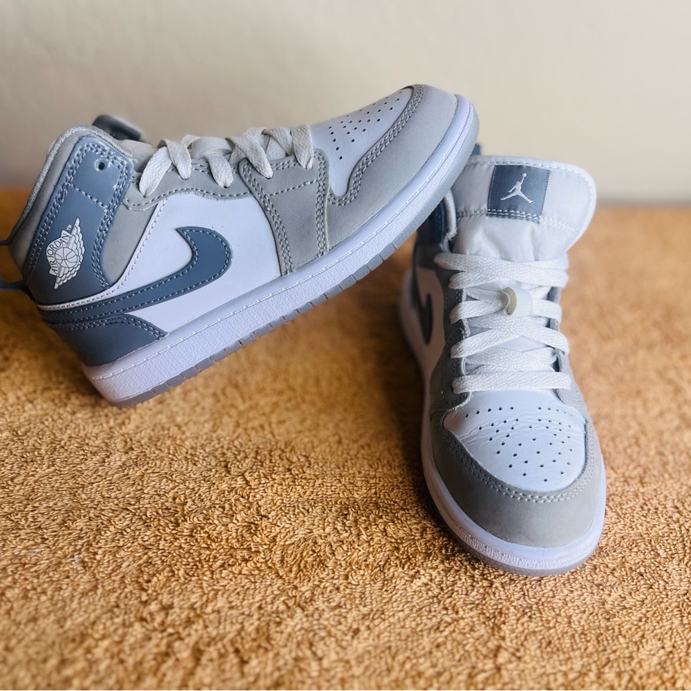 Nike Air Jordan 1 Mid Kids Athletic Shoes 1 Y Youth White Cool Grey HF3194-100